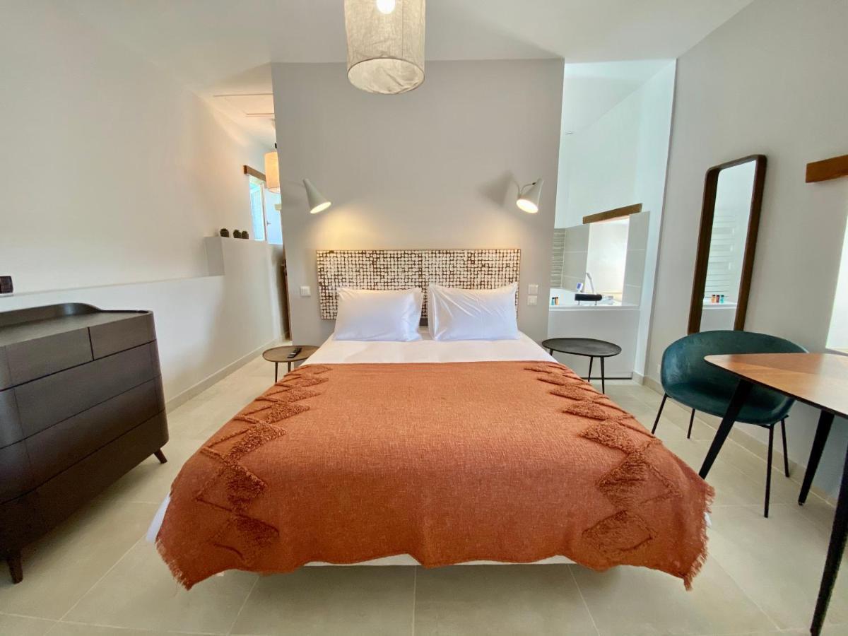 La Maison Des Vendangeurs - Table D'Hotes Le Soir Du Jeudi Au Dimanche- Jacuzzi - Balneo Spa - Acces Piscine Pour Toutes Les Chambres Sauf Studio Coquet- Piscine De Mai A Mi-Octobre Martignargues Bagian luar foto