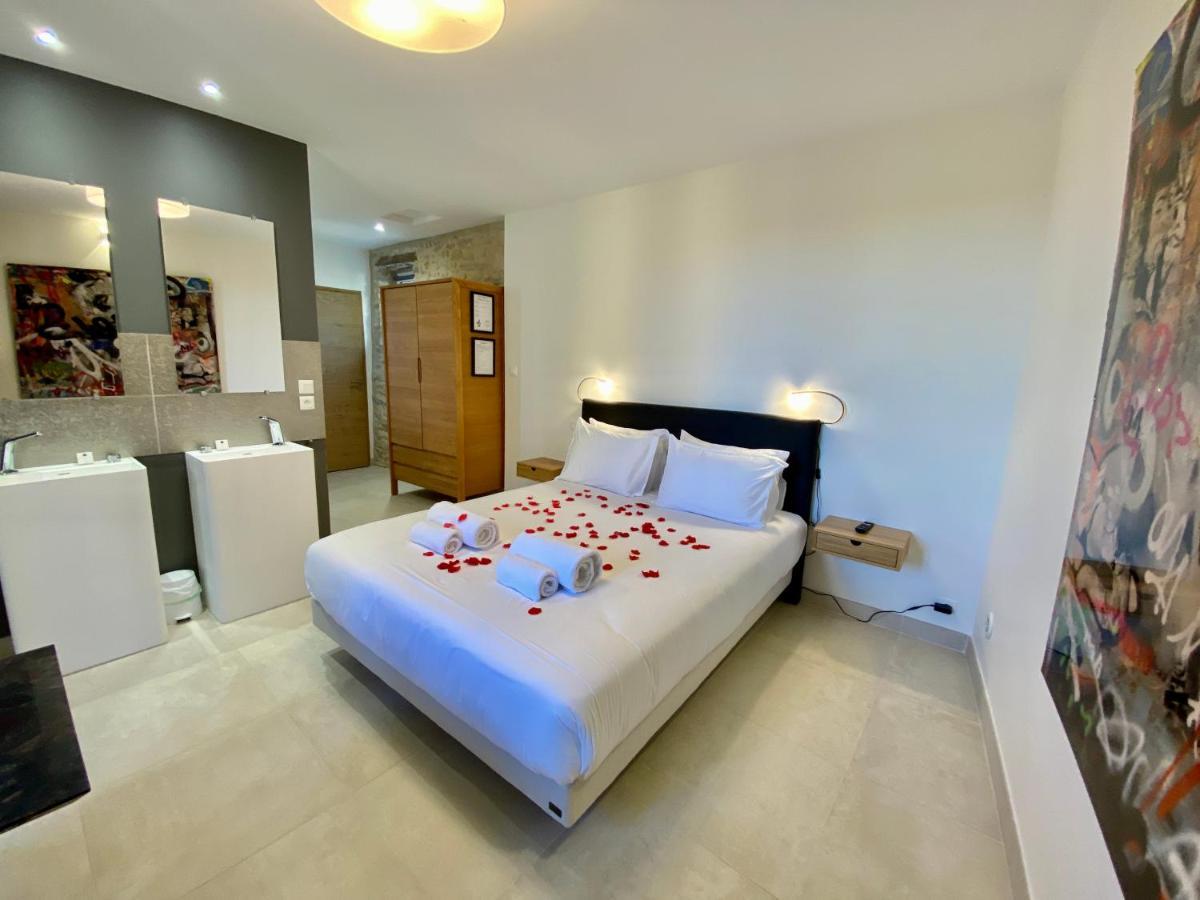 La Maison Des Vendangeurs - Table D'Hotes Le Soir Du Jeudi Au Dimanche- Jacuzzi - Balneo Spa - Acces Piscine Pour Toutes Les Chambres Sauf Studio Coquet- Piscine De Mai A Mi-Octobre Martignargues Bagian luar foto