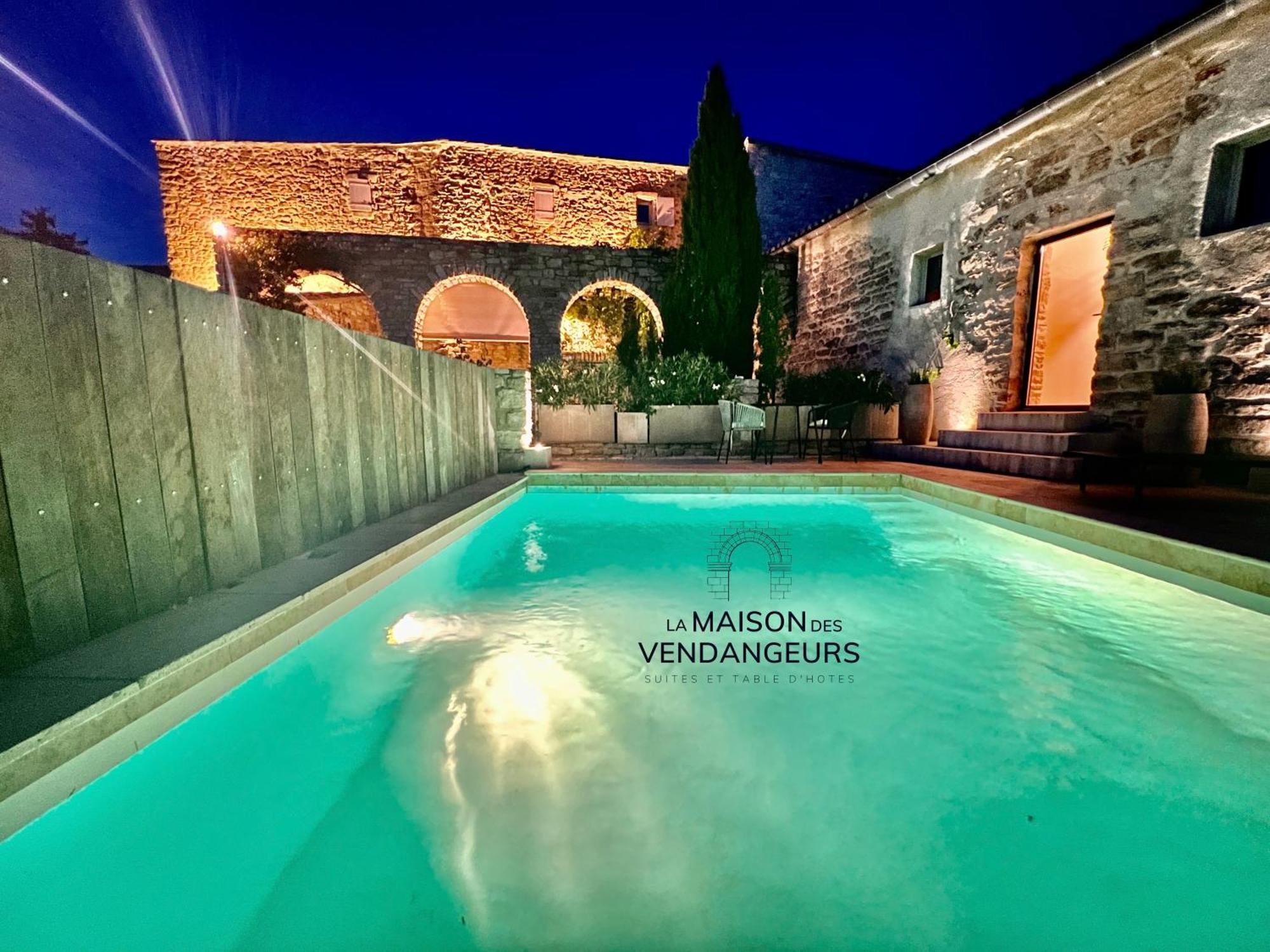 La Maison Des Vendangeurs - Table D'Hotes Le Soir Du Jeudi Au Dimanche- Jacuzzi - Balneo Spa - Acces Piscine Pour Toutes Les Chambres Sauf Studio Coquet- Piscine De Mai A Mi-Octobre Martignargues Bagian luar foto