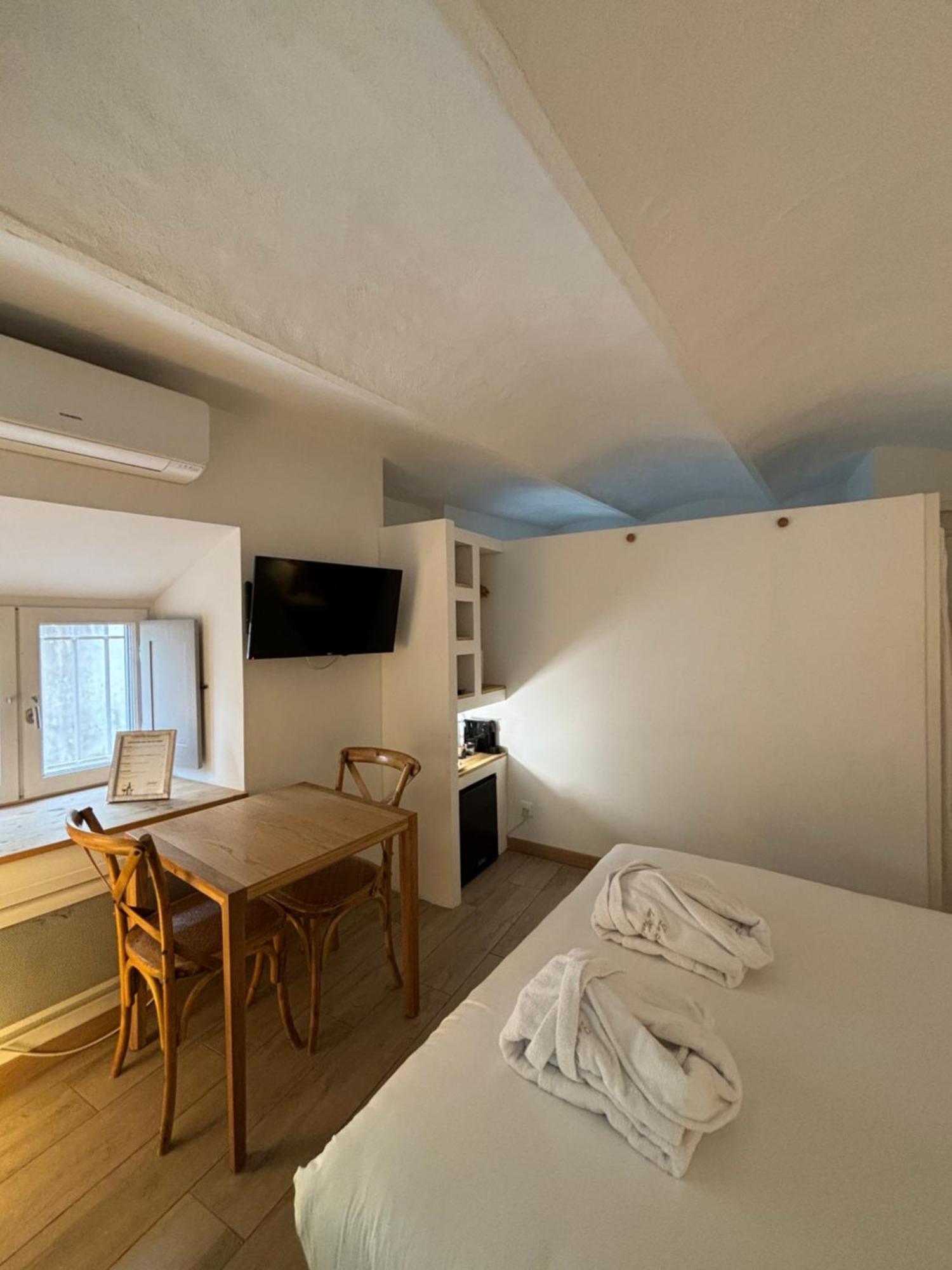 La Maison Des Vendangeurs - Table D'Hotes Le Soir Du Jeudi Au Dimanche- Jacuzzi - Balneo Spa - Acces Piscine Pour Toutes Les Chambres Sauf Studio Coquet- Piscine De Mai A Mi-Octobre Martignargues Bagian luar foto