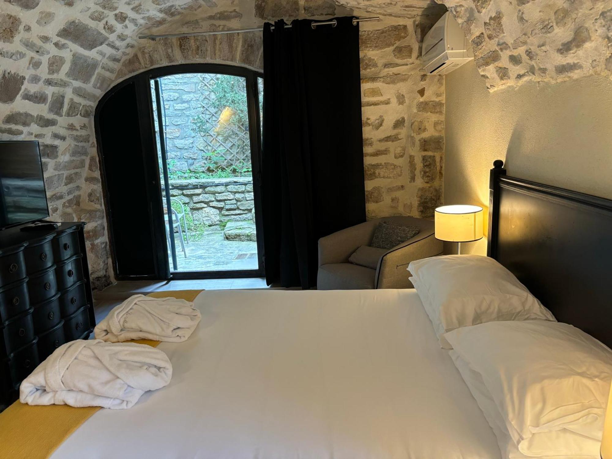 La Maison Des Vendangeurs - Table D'Hotes Le Soir Du Jeudi Au Dimanche- Jacuzzi - Balneo Spa - Acces Piscine Pour Toutes Les Chambres Sauf Studio Coquet- Piscine De Mai A Mi-Octobre Martignargues Bagian luar foto