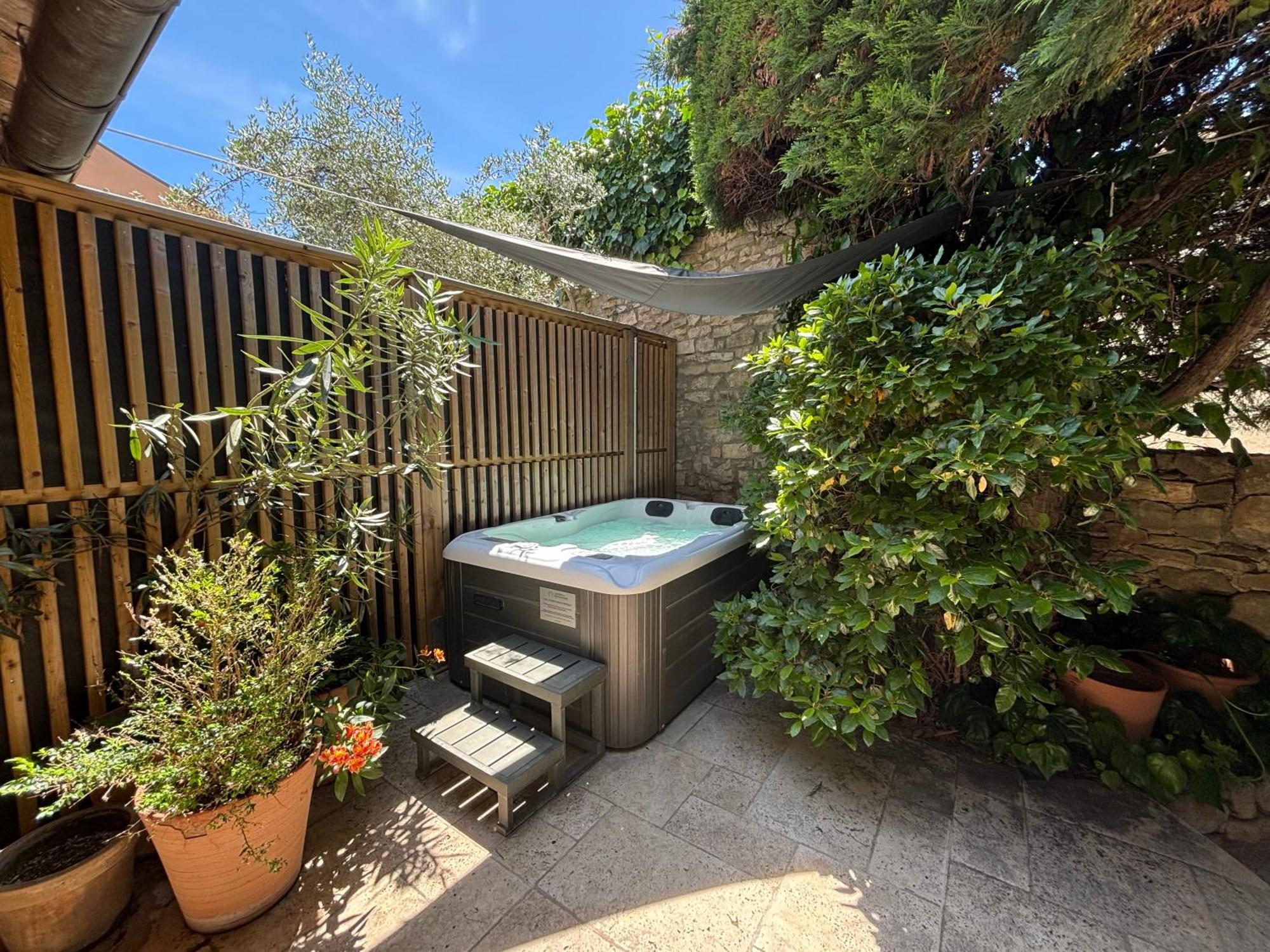 La Maison Des Vendangeurs - Table D'Hotes Le Soir Du Jeudi Au Dimanche- Jacuzzi - Balneo Spa - Acces Piscine Pour Toutes Les Chambres Sauf Studio Coquet- Piscine De Mai A Mi-Octobre Martignargues Bagian luar foto