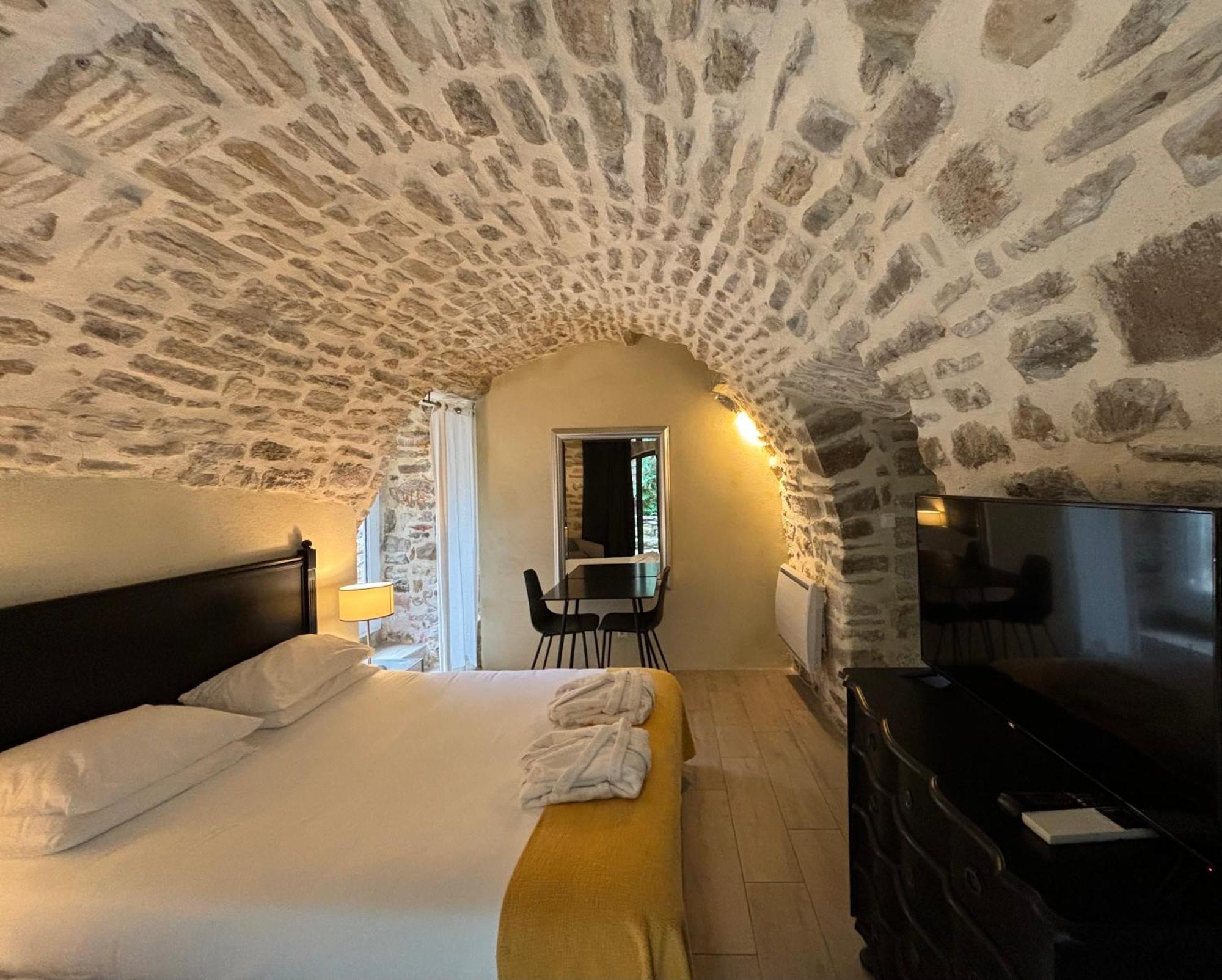 La Maison Des Vendangeurs - Table D'Hotes Le Soir Du Jeudi Au Dimanche- Jacuzzi - Balneo Spa - Acces Piscine Pour Toutes Les Chambres Sauf Studio Coquet- Piscine De Mai A Mi-Octobre Martignargues Bagian luar foto