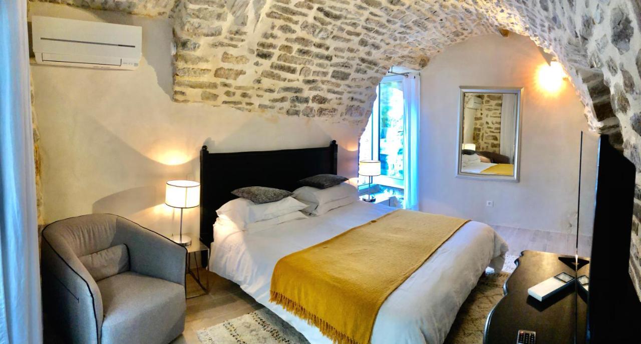 La Maison Des Vendangeurs - Table D'Hotes Le Soir Du Jeudi Au Dimanche- Jacuzzi - Balneo Spa - Acces Piscine Pour Toutes Les Chambres Sauf Studio Coquet- Piscine De Mai A Mi-Octobre Martignargues Bagian luar foto